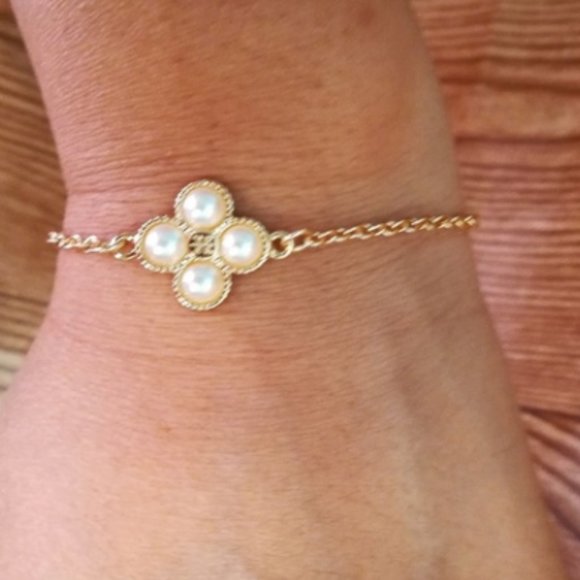 Tory Burch Pearl Rope Clover Bracelet - Picture 3 of 4